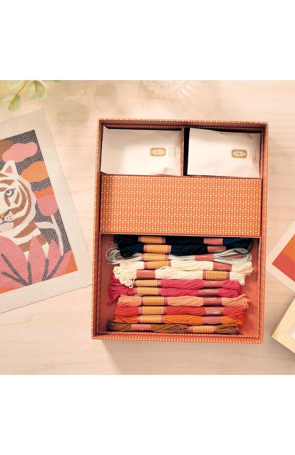 Atelier creativ 64 pentru adulti Goblen si broderie, Djeco