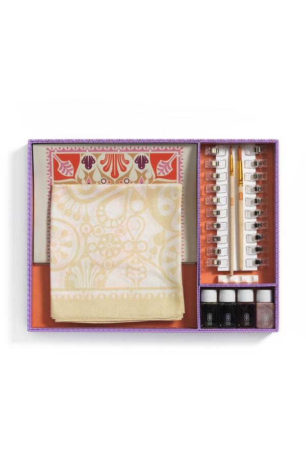 Atelier creativ 11 pentru adulti Pictura pe matase, Djeco