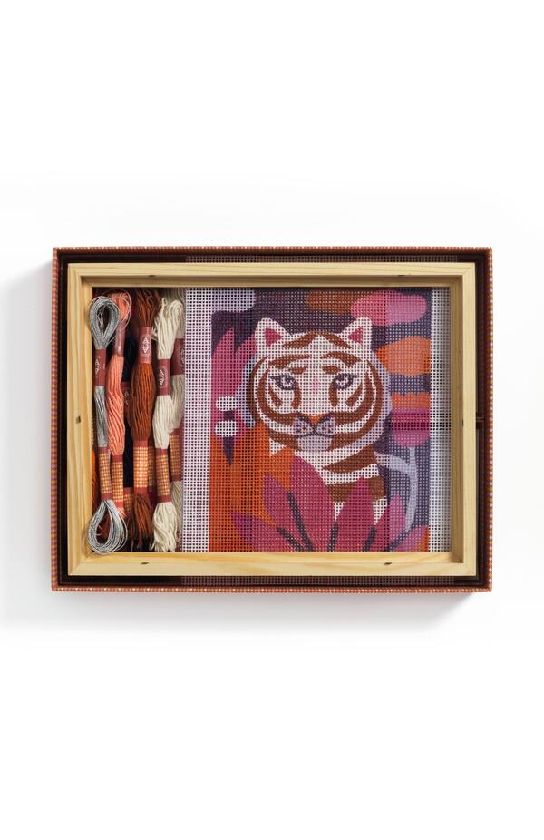 Atelier creativ 64 pentru adulti Goblen si broderie, Djeco